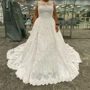 White David’s Bridal Dress